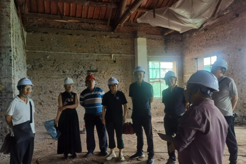 自贡市旧城改造，应将屋顶漏水修缮纳入